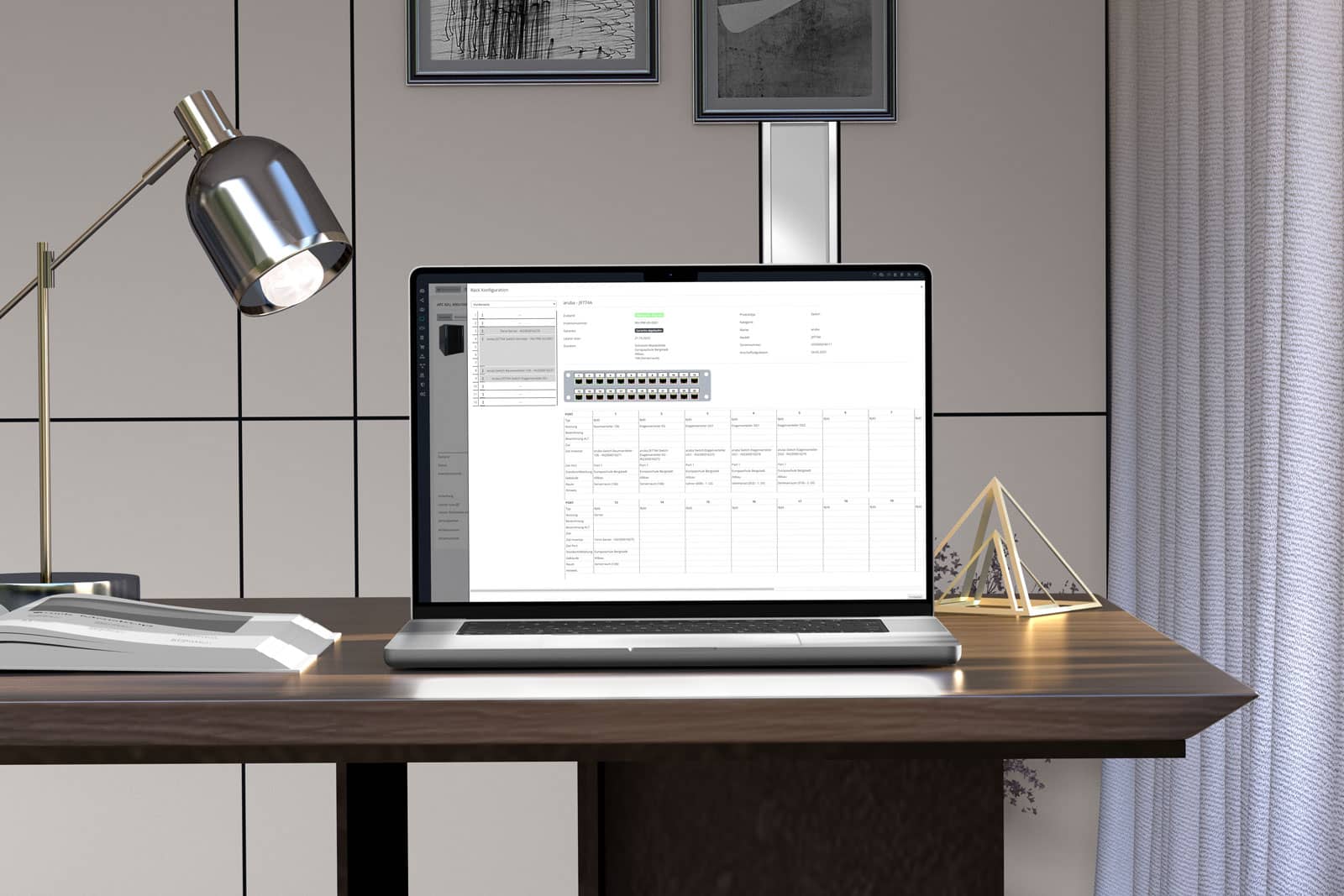 Laptop mit Asset Verwaltungssoftware auf Schreibtisch